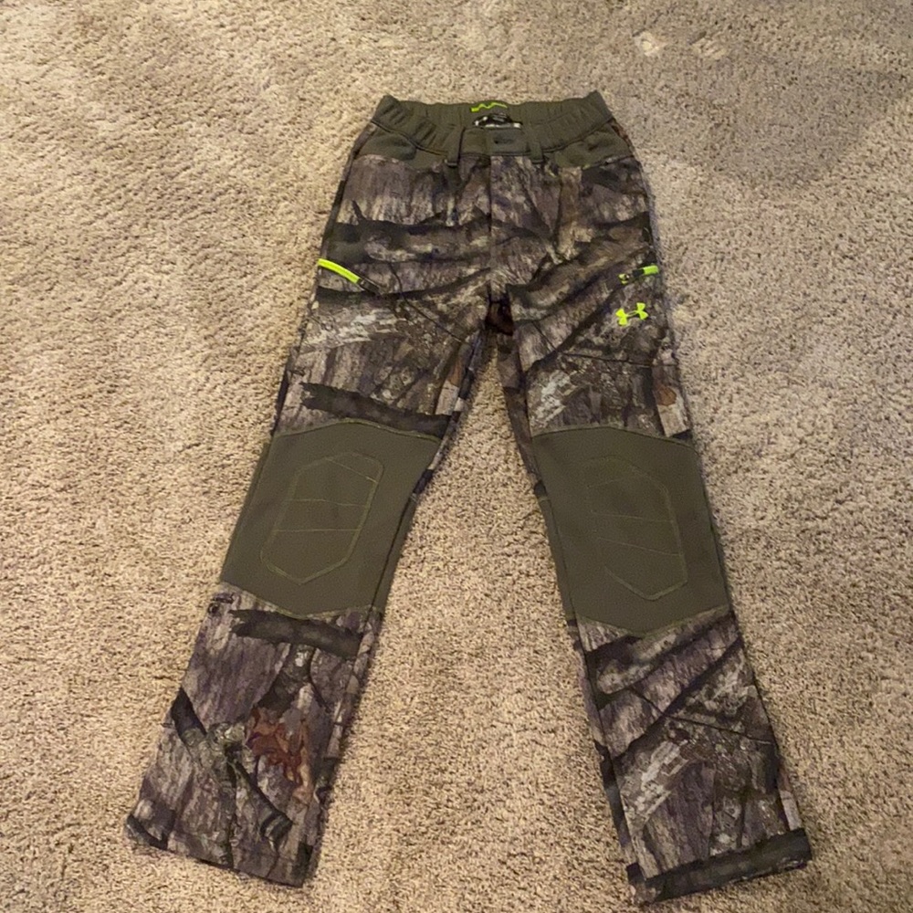 Camouflage Under Armour Scent Control Pants.  Very good condition.  Like new.